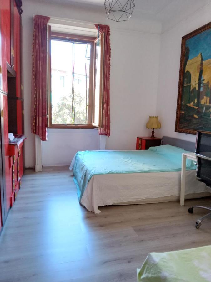 A Room In A Beautiful Apartment In The City Center Μιλάνο Εξωτερικό φωτογραφία